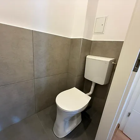 Apartman 3 Bedroom With 2 Balconies Near Airport Schwechat