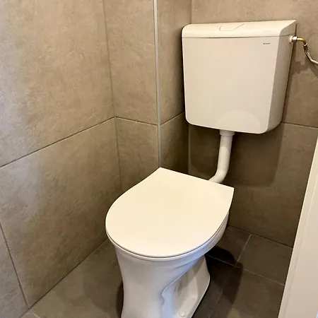 3 Bedroom With 2 Balconies Near Airport Apartman *