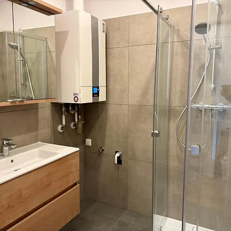 3 Bedroom With 2 Balconies Near Airport Apartman