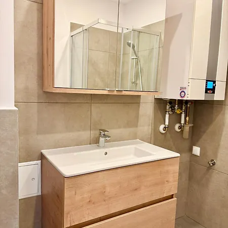 3 Bedroom With 2 Balconies Near Airport Apartamento *