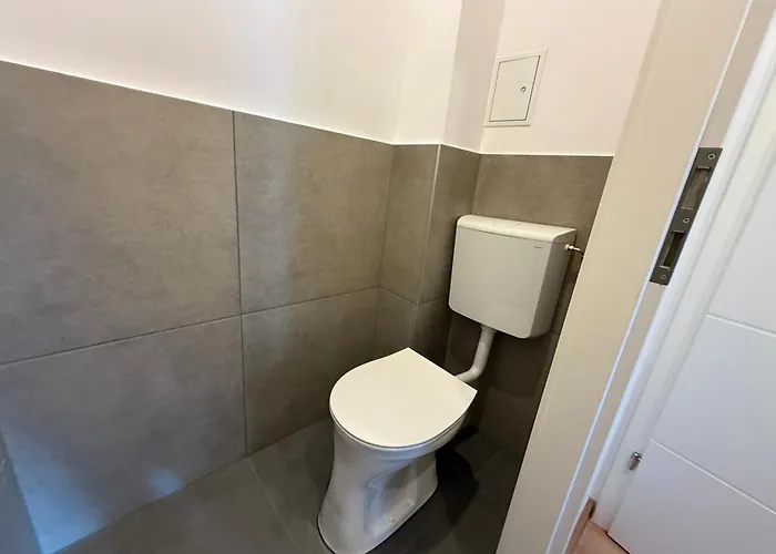 Apartman 3 Bedroom With 2 Balconies Near Airport Schwechat