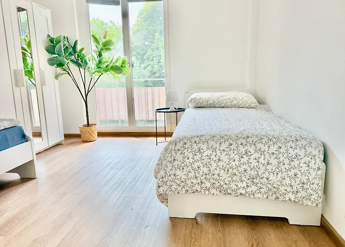 3 Bedroom With 2 Balconies Near Airport *