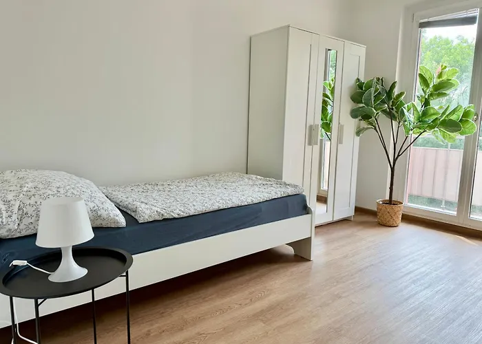 3 Bedroom With 2 Balconies Near Airport Schwechat