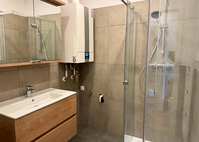 3 Bedroom With 2 Balconies Near Airport Apartman