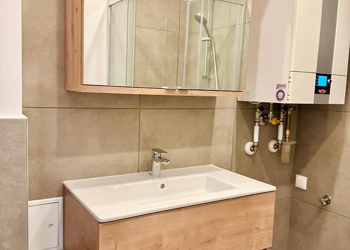 3 Bedroom With 2 Balconies Near Airport Apartamento *