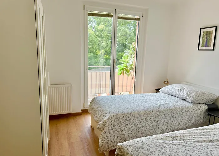 3 Bedroom With 2 Balconies Near Airport *