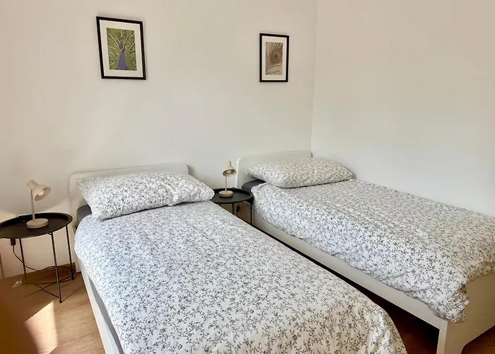 3 Bedroom With 2 Balconies Near Airport * Schwechat